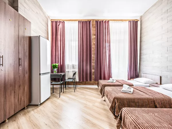 Номер категории Стандарт «Для четверых» в санатории «Вернисаж» в г. Кисловодске - фотография