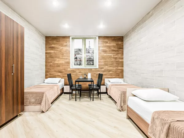 Номер категории Стандарт «Для четверых без окна» в санатории «Вернисаж» в г. Кисловодске - фотография