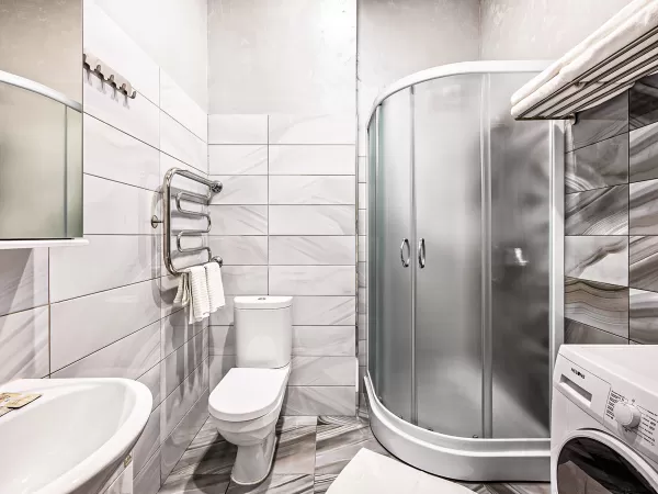 Номер категории Комфорт «С лоджией» в санатории «Вернисаж» в г. Кисловодске - фотография