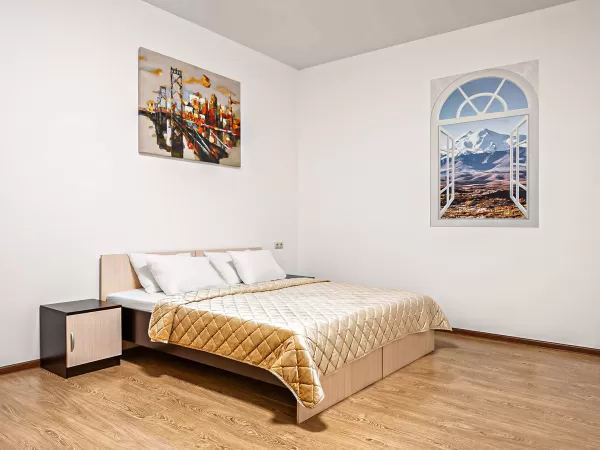 Номер категории Стандарт «Семейный двухкомнатный без окна» в санатории «Вернисаж» в г. Кисловодске - фотография