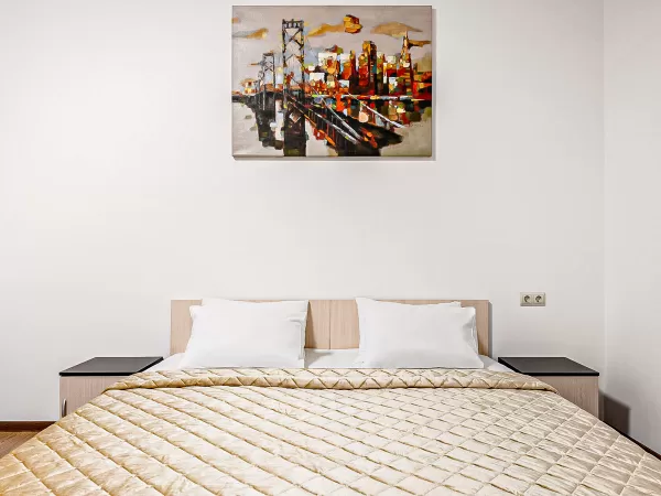 Номер категории Стандарт «Семейный двухкомнатный без окна» в санатории «Вернисаж» в г. Кисловодске - фотография