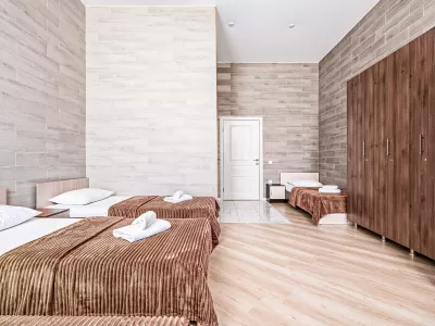 Номер категории Стандарт «Для четверых» в санатории «Вернисаж» в г. Кисловодске - фотография