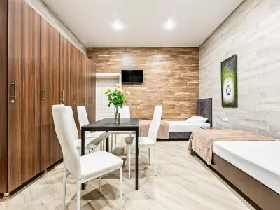 Номер категории Стандарт «Для пятерых без окна» в санатории «Вернисаж» в г. Кисловодске - фотография