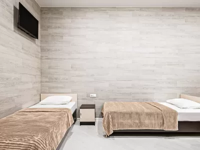 Номер категории Стандарт «Для пятерых без окна» в санатории «Вернисаж» в г. Кисловодске - фотография